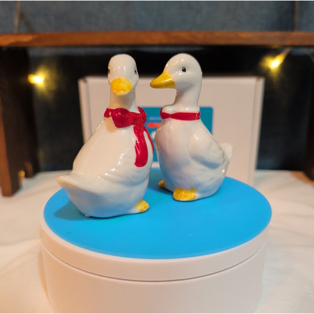 Vintage Ceramic White Goose Figurines Set of 2 Red Bow Farmhouse Decor - Picture 10 of 16